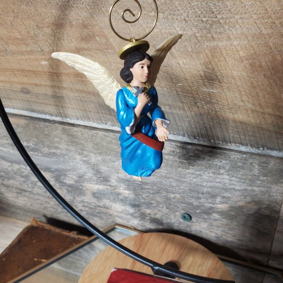 1999 Joyous Angel Ornament - Hallmark Keepsake - Feliz Navidad - Picture 6 of 6